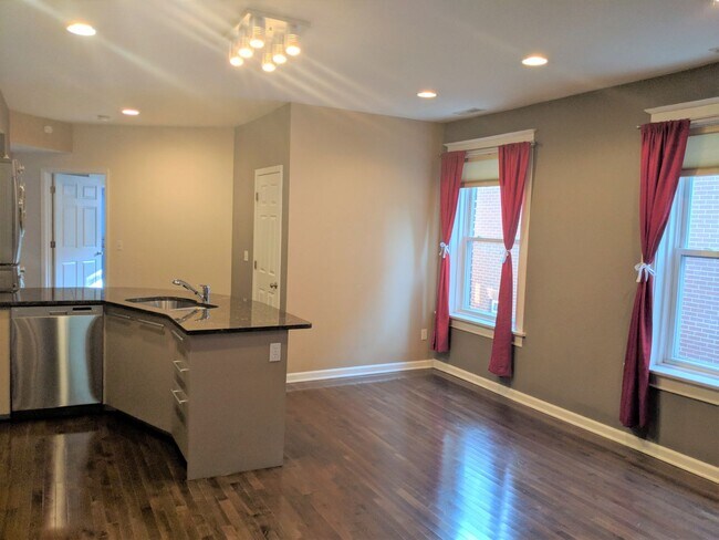 Foto del edificio - 4164 W Pine Blvd