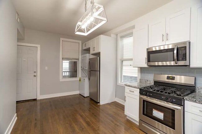 Building Photo - 2657 N Ridgeway Ave