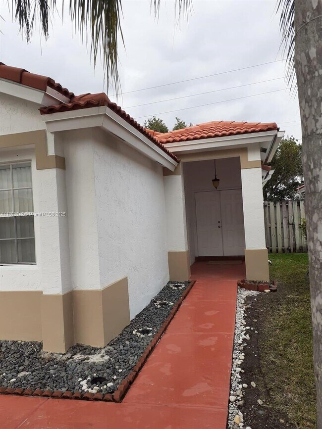 Foto del edificio - 32 Gables Blvd