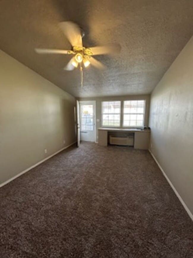 Foto del edificio - 1 Bedroom, 1 Bathroom SpringTree Gardens C...