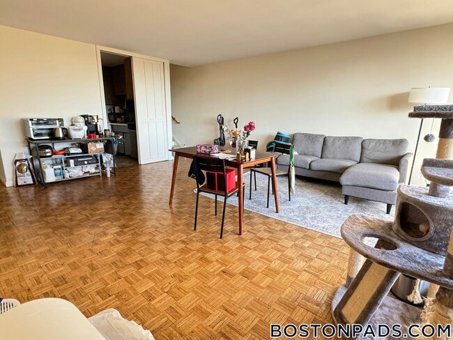 Building Photo - 125 Chiswick Rd