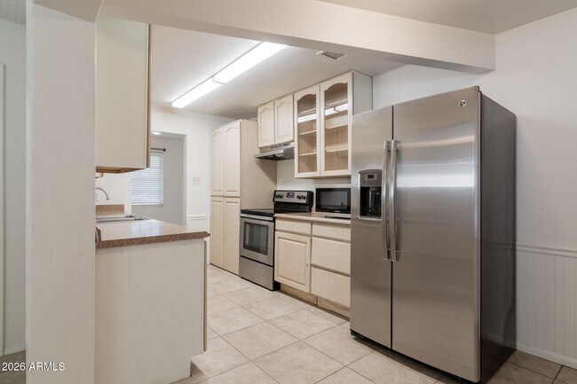 Foto del edificio - 1335 E Broadway Rd