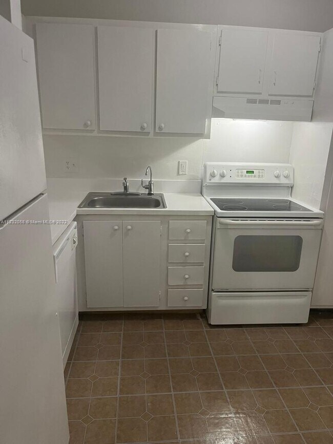 Building Photo - 4007 N University Dr
