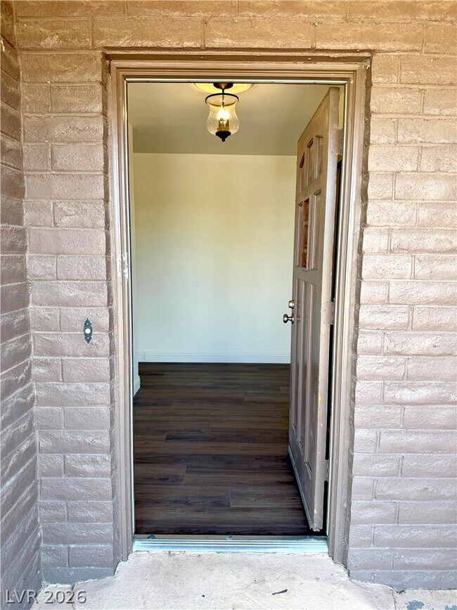 Building Photo - 1571 Turf Dr