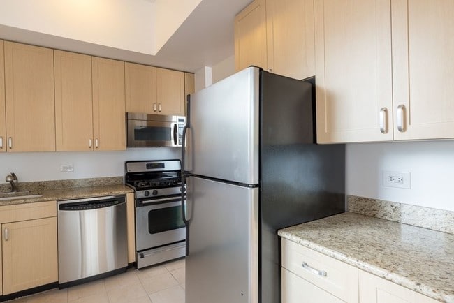 Building Photo - 231 W 48th St