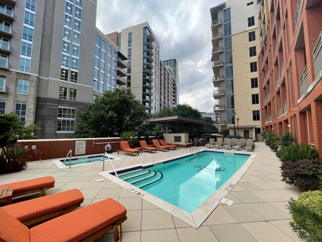 Foto del edificio - 701 Royal Ct