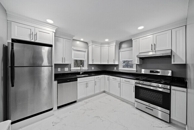 Building Photo - 111 Linden Ave