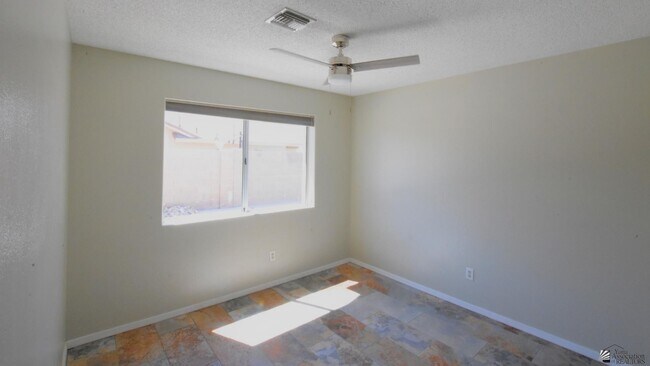 Foto del edificio - 3371 W 13th Pl
