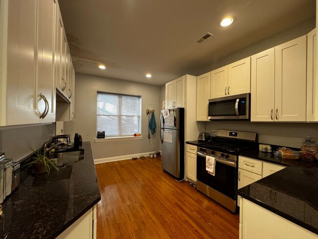 Building Photo - 4656 N Monticello Ave