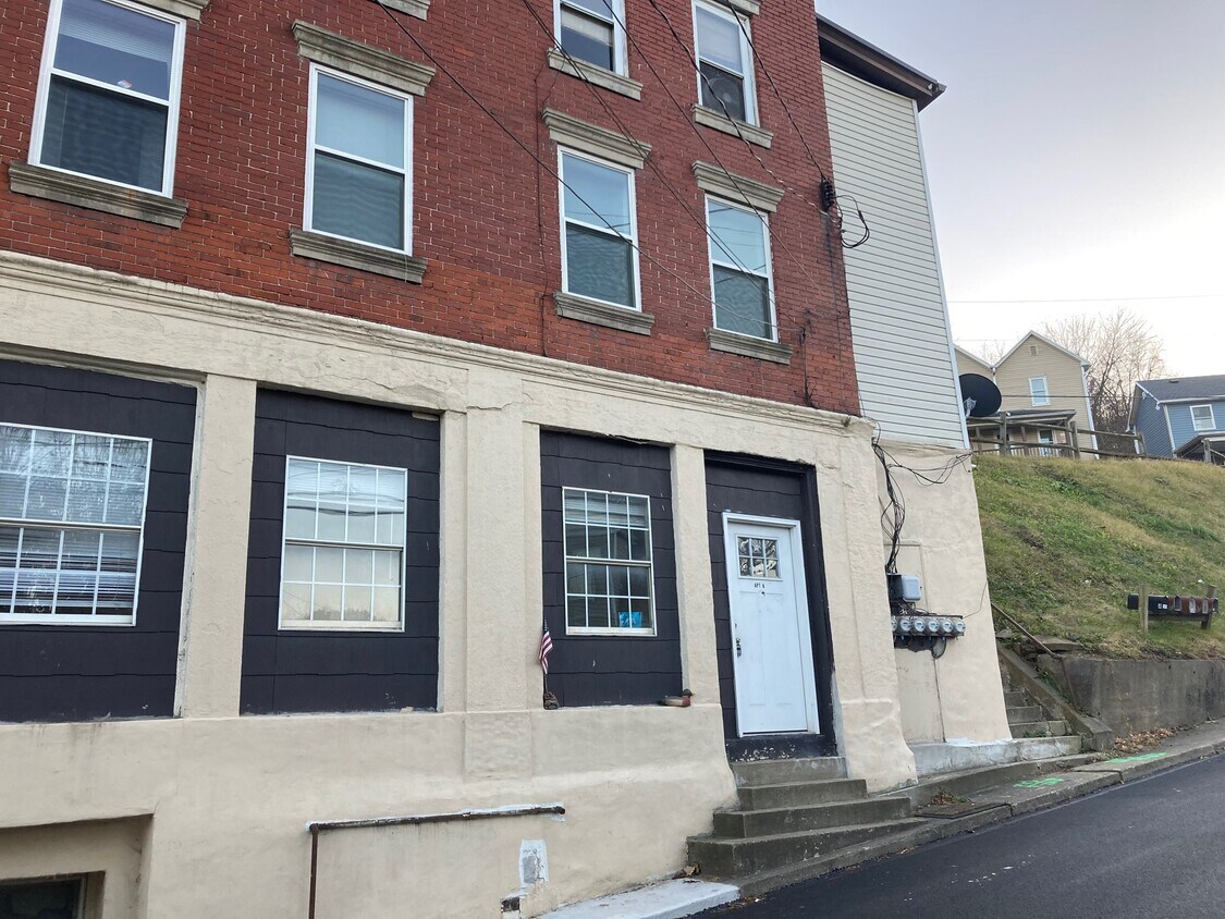 Foto principal - 5801 Lincoln Ave