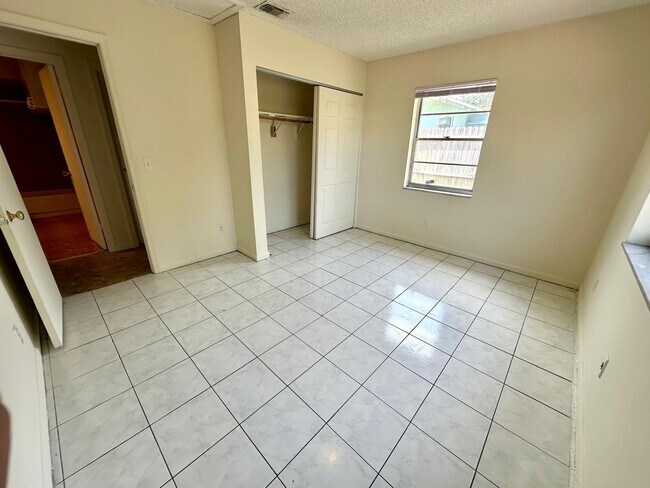 Building Photo - 415 55th St