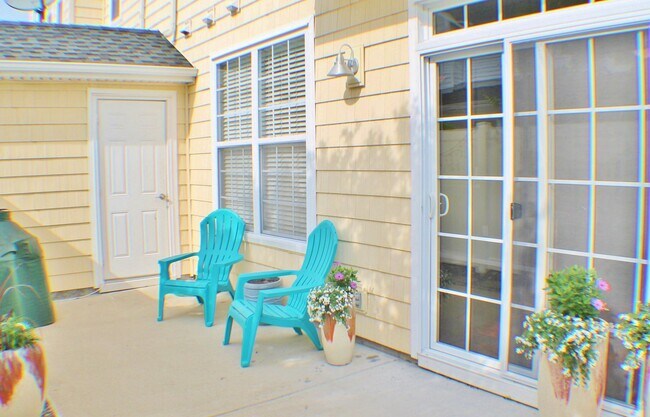 Foto del edificio - Gorgeously updated 3 bedroom condo w/commu...