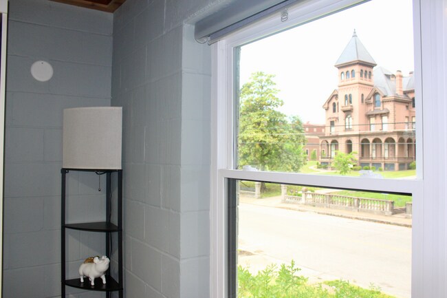 Foto del edificio - 669 Adams Ave