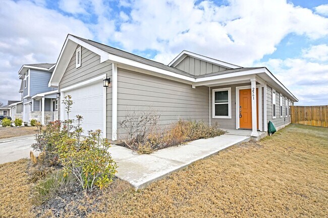 Building Photo - 2561 Solon Ln