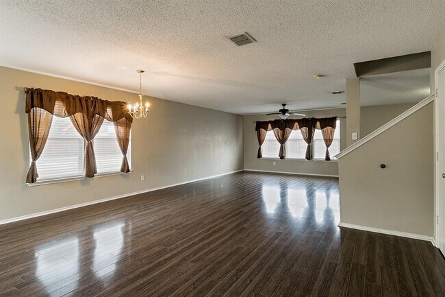 Building Photo - 3801 Bandera Ranch Rd