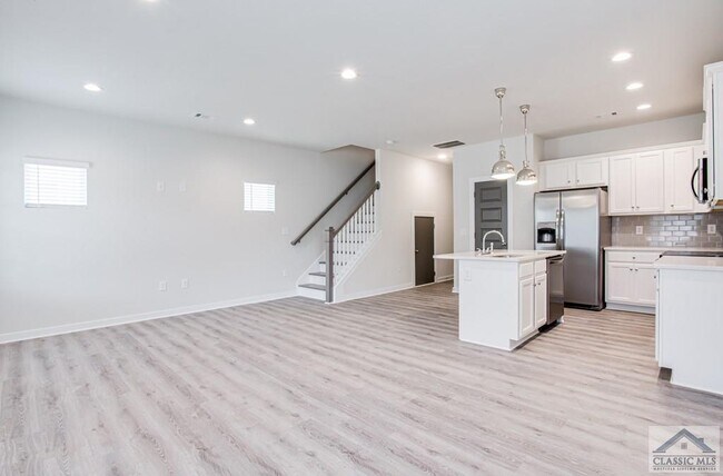 Foto del edificio - 699 Vincent Dr