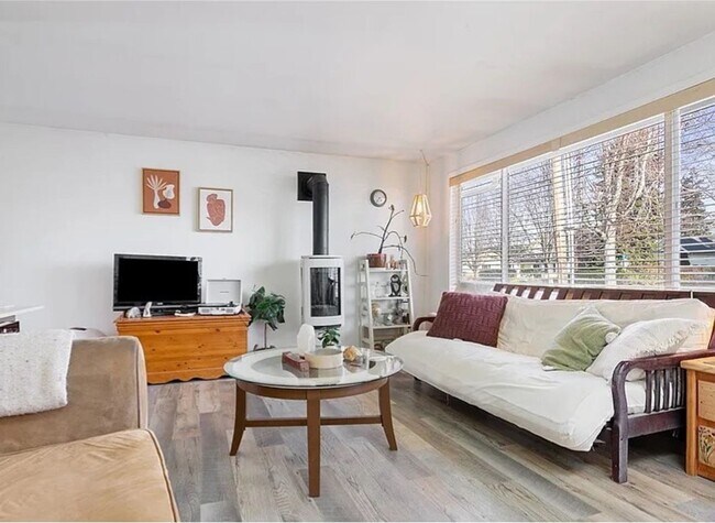 Foto del edificio - 1221 Mitchell Ave