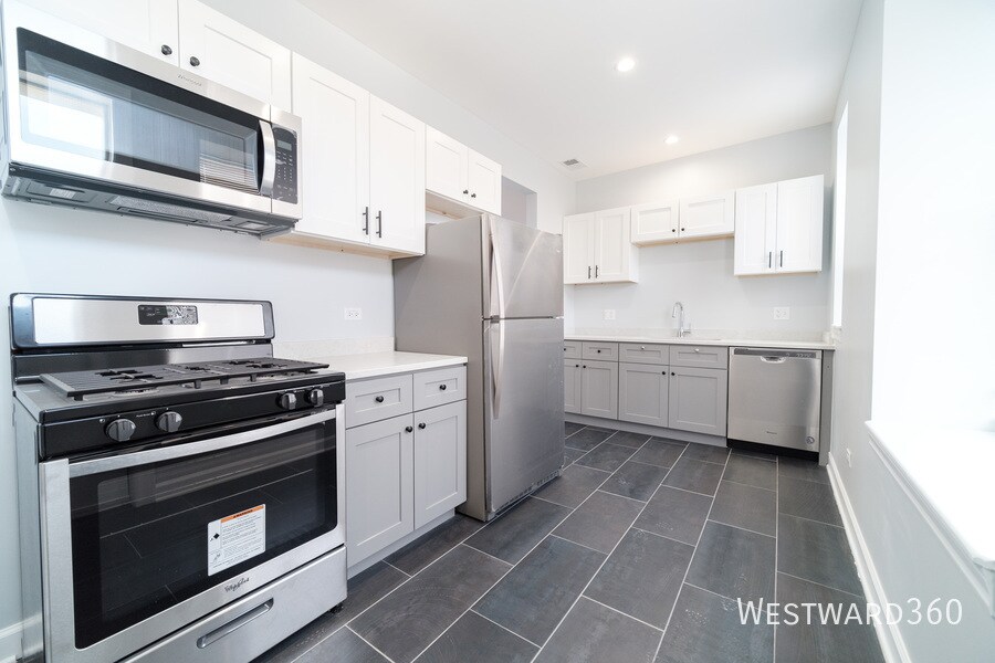 Foto principal - 4658 N Albany Ave