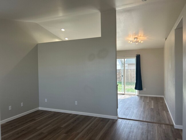 Foto del edificio - 3 Bed 2 Bath Newly Updated Fernley Home