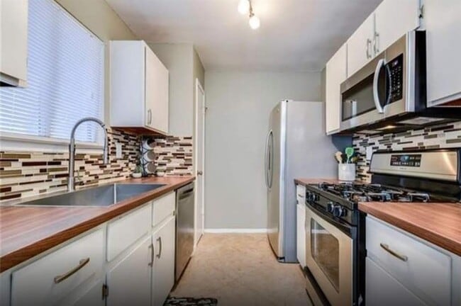 Building Photo - 508 Edwards Dr