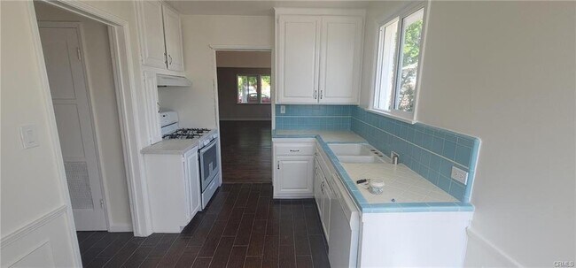 Building Photo - 6333 Vicland Place, Los Angeles, CA 91606 ...