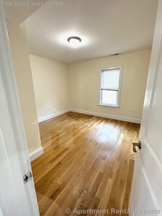 Foto del edificio - 57 Greenleaf Ave