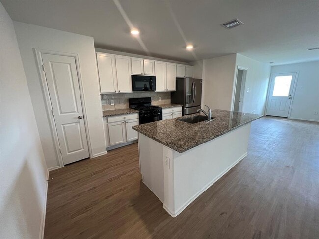 Foto del edificio - 24135 Becker Hollow Ln