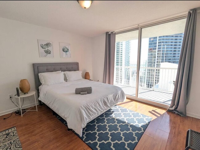 Building Photo - 1101 Brickell Ave