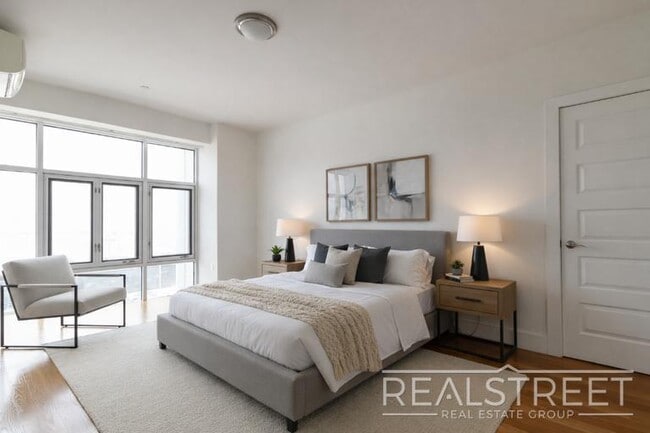 Foto del edificio - LUXURY 2.5 Bed  in Queens!