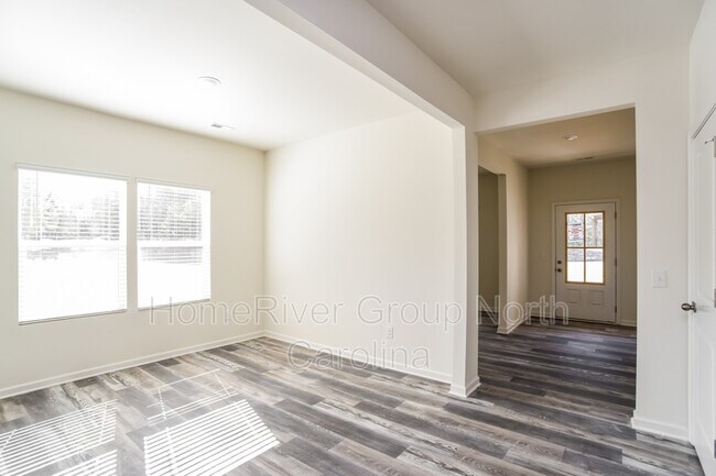 Foto del edificio - 106 Birchwood Dr