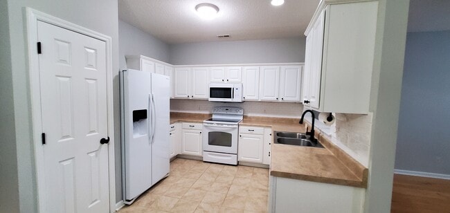 Building Photo - 111 Maddux Ln