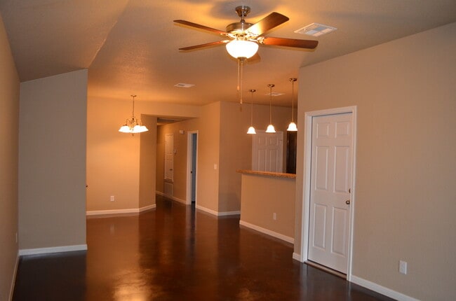 Building Photo - 1609 Pontotoc Ter
