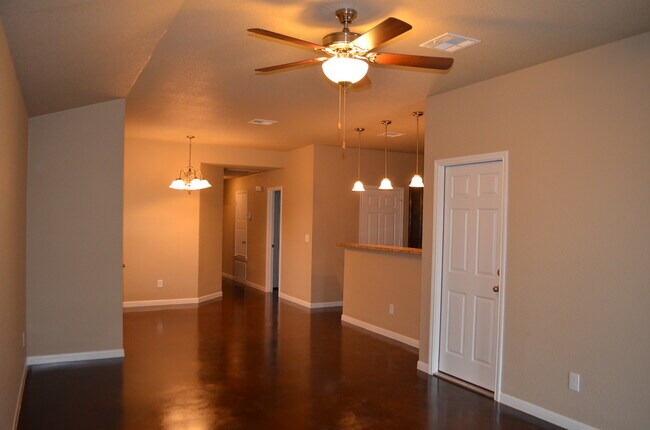 Building Photo - 1609 Pontotoc Ter
