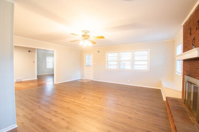 Building Photo - 3 br, 1 bath House - 1557 Hopewell Rd