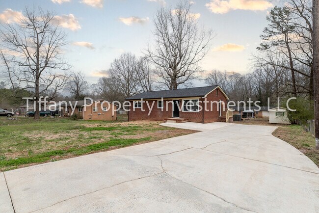 Foto del edificio - 2331 Woodleaf Dr