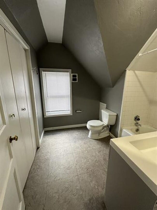 Foto del edificio - 712 S State St