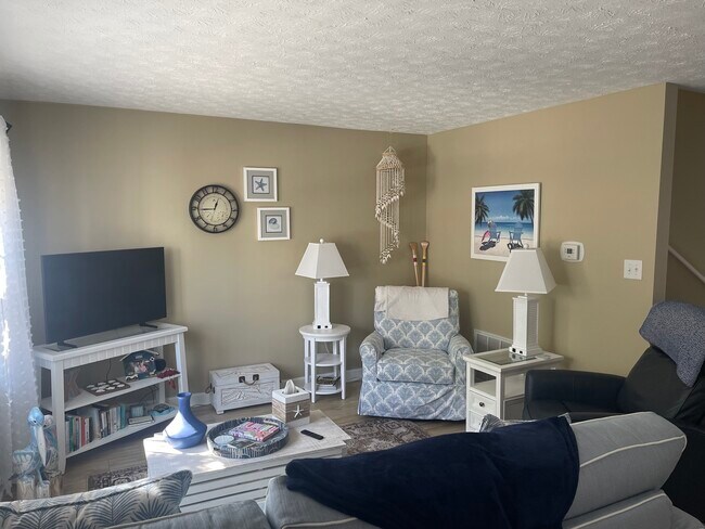 Sala de estar - 7603 Porcher Dr