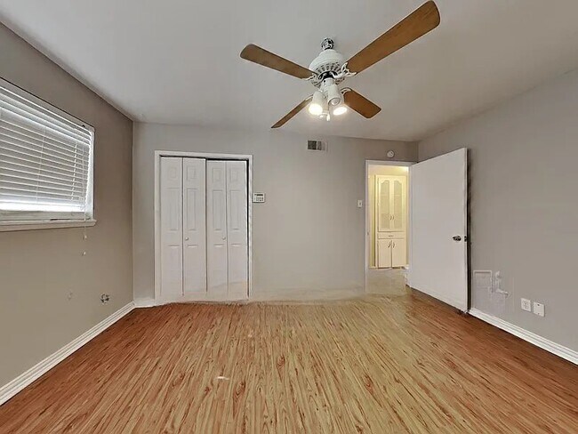 Foto del edificio - 726 Silverstone Dr