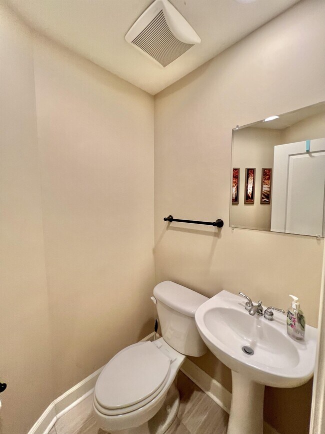 Foto del edificio - 8700 Front Beach Rd