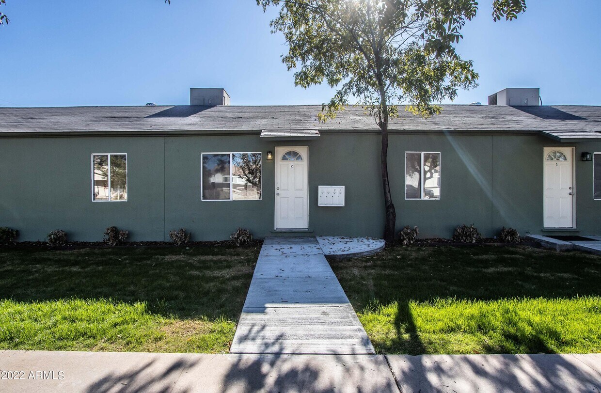 Primary Photo - 105 E Vaughn Ave