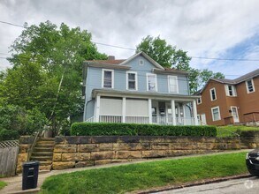 Building Photo - 315-317 Sycamore St