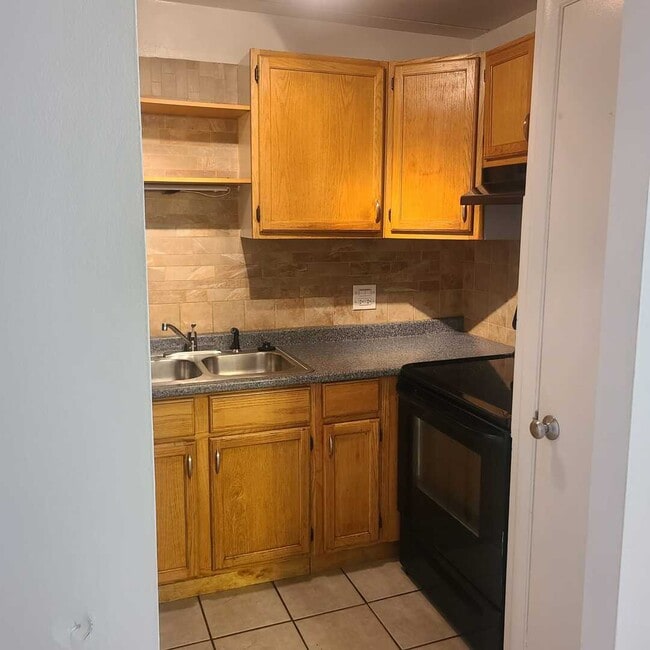 Foto del edificio - 1019 N Boxwood Dr