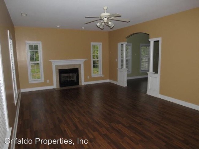 Foto del edificio - 104 Whispering Winds Ln