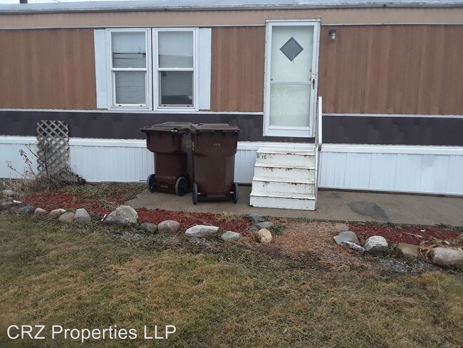 Building Photo - 6120 E 500 N