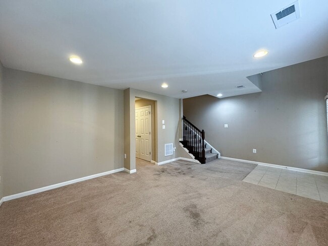 Foto del edificio - Beautiful And Spacious 3 Bed 3.5 Bath Interior Brick Townhome With Balcony In Hastings Marketplace