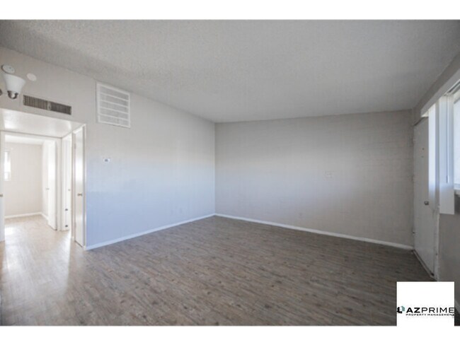 Foto del edificio - Introducing this Delightful Phoenix 2/1 Apartment Unit!