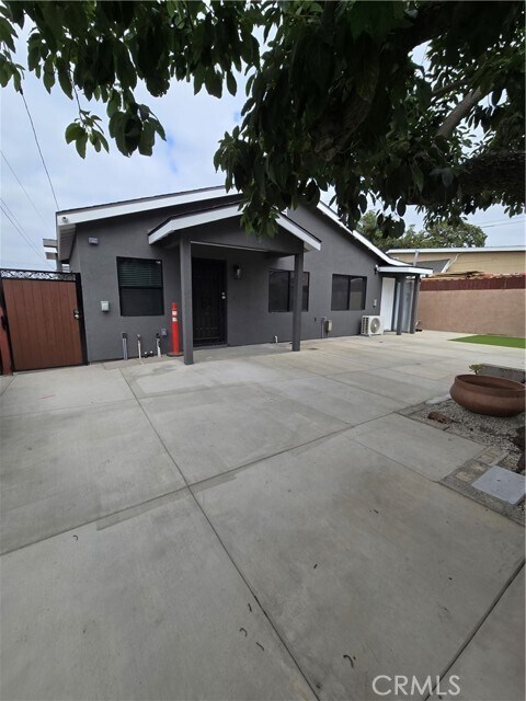 Foto principal - 14306 Crossdale Ave