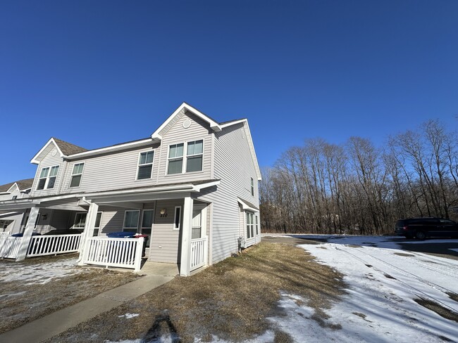 Building Photo - Pheasant Run Townhomes