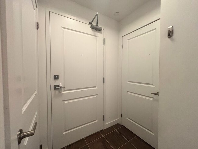 Building Photo - 125 Shoreview Pl