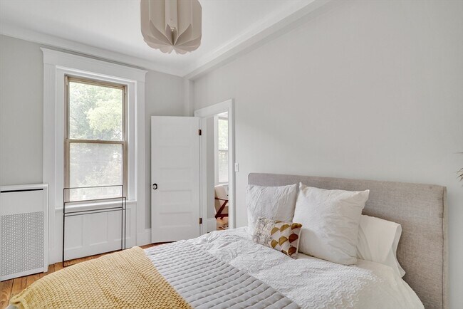 Building Photo - 1485 Beacon St